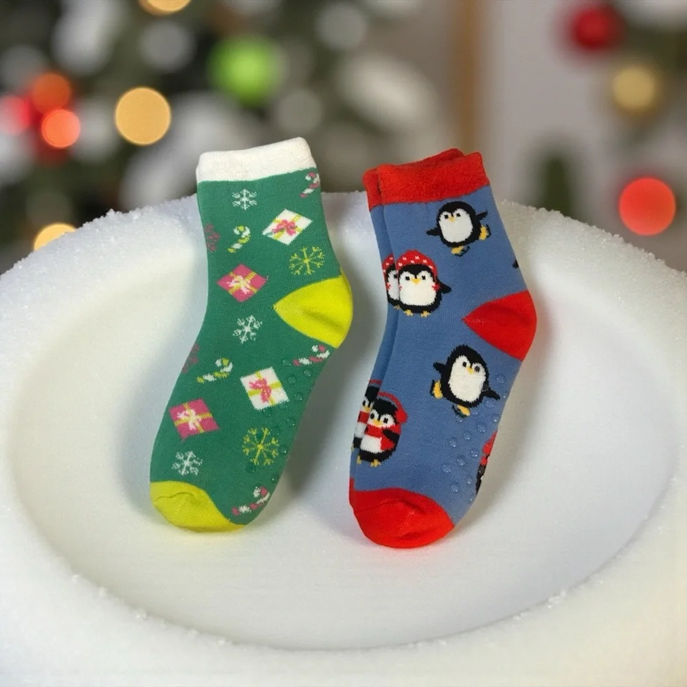 Festive Christmas‎ Youth Socks - The COZY Sock Collection - NWT - (2) Pair